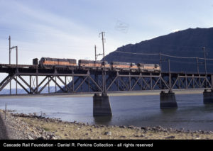 MILW 5507, 5008, 5009, and 5508 lead a westbound train across the Columbia River at Beverly, WA on April 28, 1973.  Daniel Perkins photo in the Cascade Rail Foundation Daniel R. Perkins Collection, all rights reserved.