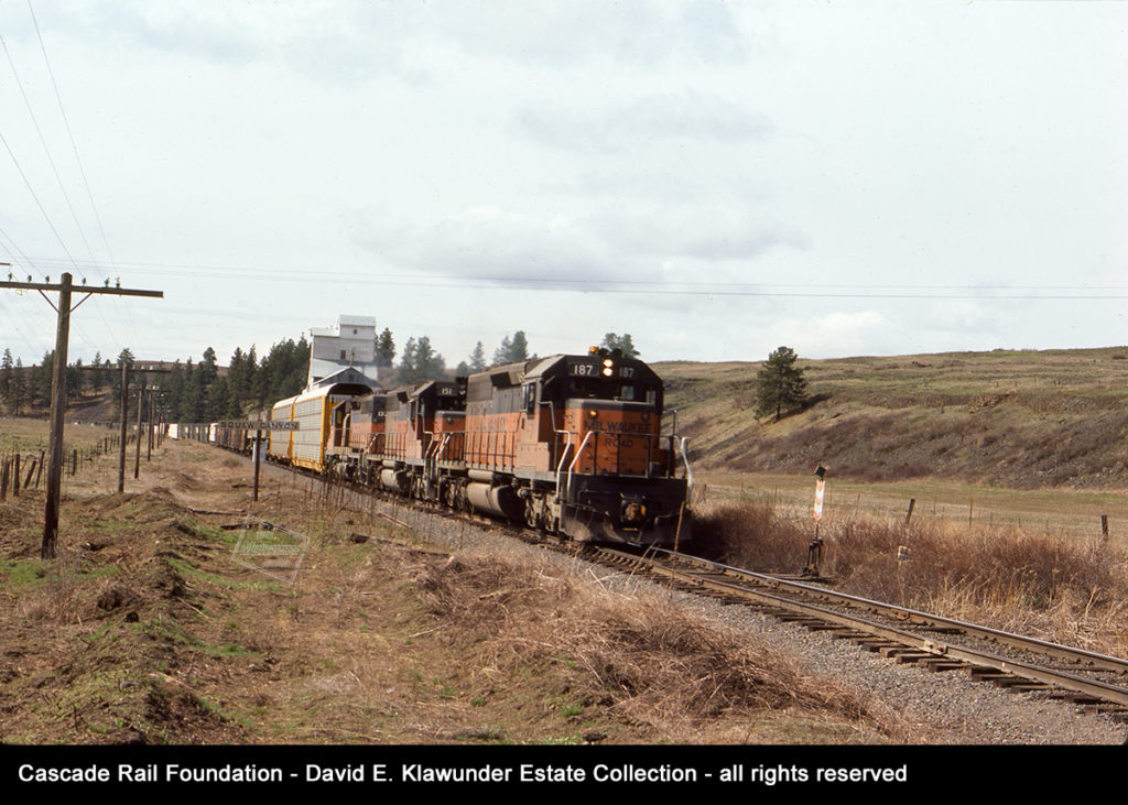 Train at Squaw Canyon, WA on April 11, 1976. David Klawunder photo